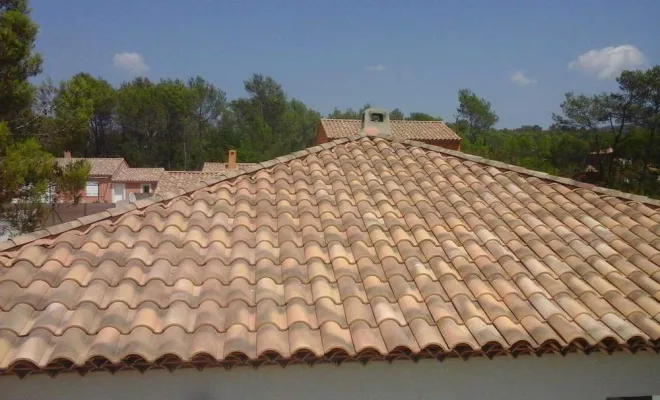 Pose de tuiles, Les Arcs-sur-Argens, J.B. Maçonnerie